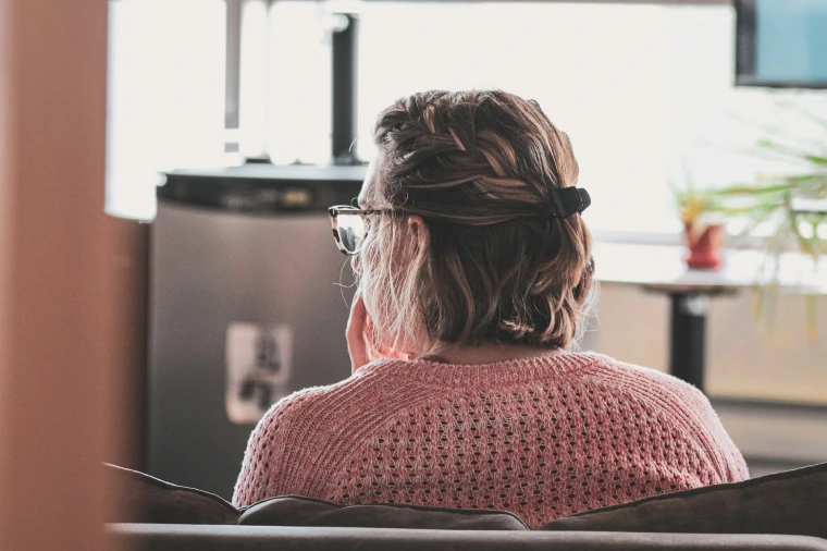 Woman speaking with a Gold Coast psychologist